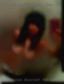 Curvacious, discreet, hot pussy spicy slim lady.